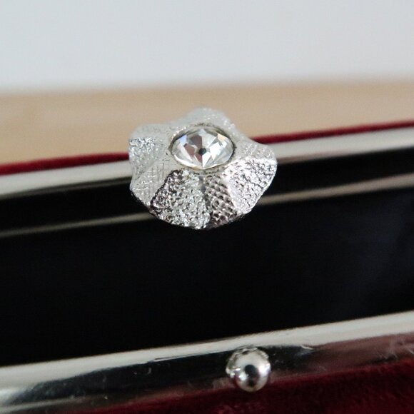 Sexy Red Velvet Clutch Wallet with Silver Tone Hardware and Cute Chain Brandless - Picture 8 of 10